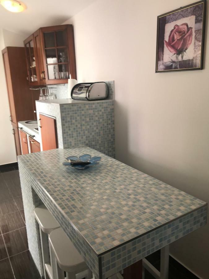 Sara Apartments Baška Voda Dış mekan fotoğraf